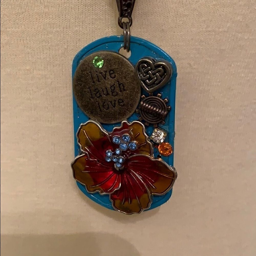 🌼🌼Live laugh love dog tag🌼🌼